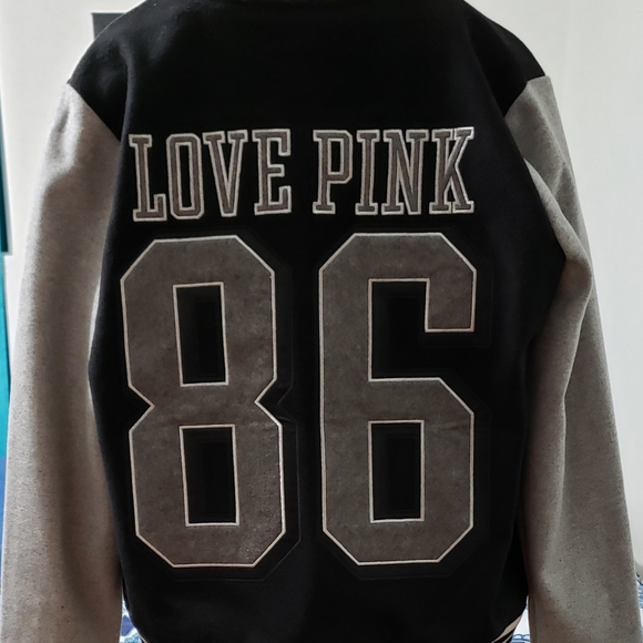 CLOTHES - Picture 2 of 3